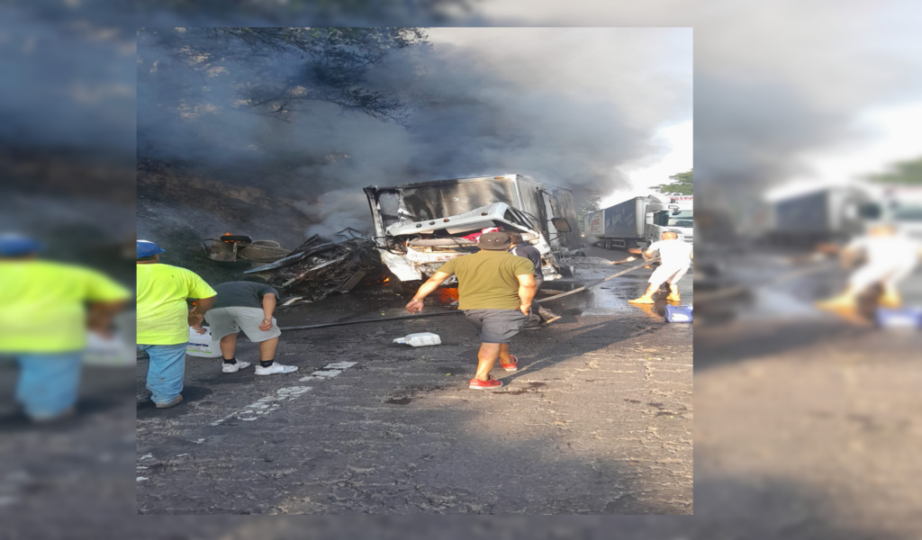 Fuerte accidente en la autopista siglo 21, saldo 3 personas fallecidas ...