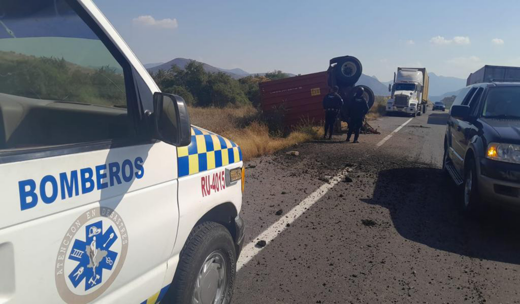 Remolque de tráiler, se vuelca en la autopista siglo XXI. - El ...